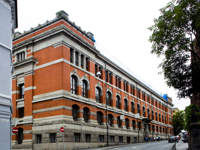 Kunstindustrimuseet i Oslo ble stiftet i 1876. Det er et av de eldste museer i Norge og blant de eldste kunstindustrimuseer i Europa. Museet flyttet inn i dette huset i 1904. Nå er de på flyttefot til det nye Nasjonalmuseet på Vestbanen i Oslo. Foto: Berit Roald, NTB scanpix